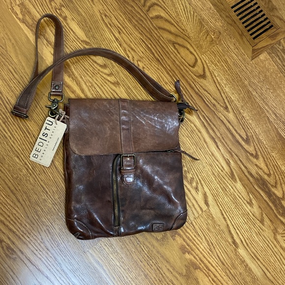 BedStu Jack Crossbody Bag Teak Rustic - Picture 5 of 8